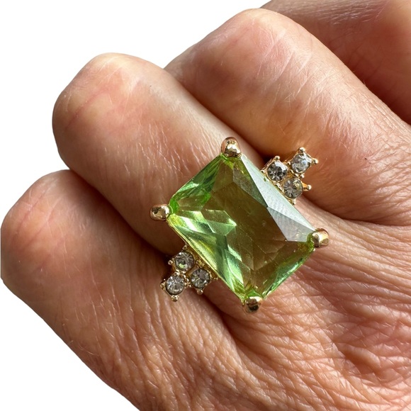 Gold Ring with Lime Green Solitaire Stone - Picture 2 of 5